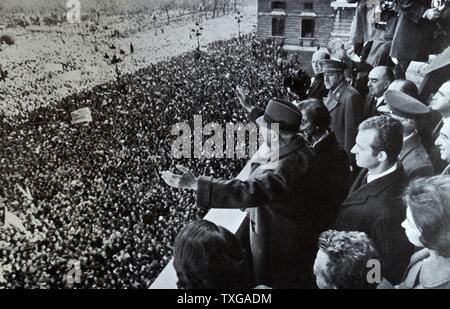 Spanische Regierungschef General Francisco Franco (1892-1975) mit seiner Frau Carmen Polo und Juan Carlos später König von Spanien. 1969 Stockfoto