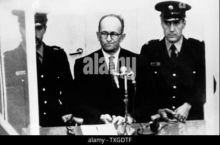 Foto von Adolf Eichmann vor Gericht. Otto Adolf Eichmann (1906-1962) deutscher Nazi-SS-Obersturmbannführer und einer der wichtigsten Organisatoren des Holocaust. Datiert 1961 Stockfoto