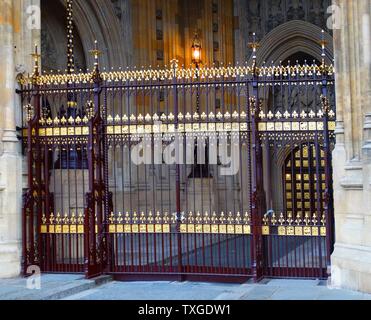 Äußere des Palace of Westminster. Der Palace of Westminster ist der Treffpunkt des House Of Commons und dem House Of Lords, die beiden Häuser des Parlaments des Vereinigten Königreichs. Datierte 2015 Stockfoto