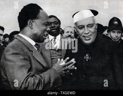 Foto von Premierminister Jawaharlal Nehru und Premierminister Kwame Nkrumah während der Commonwealth-Konferenz. Datierte 1960 Stockfoto