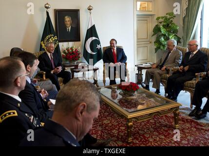 Sekretärin Chuck Hagel, links, pakistanische Premierminister Nawaz Sharif in Islamabad, Pakistan 2013 Stockfoto