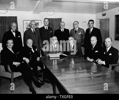 USA und britischen Führern Präsident harry Truman, Winston Churchill Anthony Eden und Dean Acheson, an Bord der US-Präsident Harry Truman yacht USS Williamsburg, 5. Januar 1952 Stockfoto