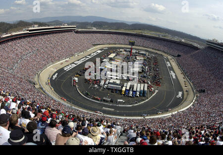 Kurt Busch gewinnt das Food City 500 in Bristol, Tennessee am 28. März 2004. (UPI Foto/Rechnung Gutweiler) Stockfoto