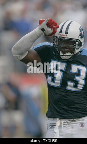 Tennessee Titans linebacker Keith Bulluck in Aktion gegen die Baltimore Ravens in der NFL Football Spiel am Sonntag, den 18. September 2005 im Kolosseum in Nashville, TN. Bulluck beendet mit einem Team - hohe sieben Geräte in Tennessee ist 25-10 gewinnen. (UPI Foto/Billy Suratt) Stockfoto