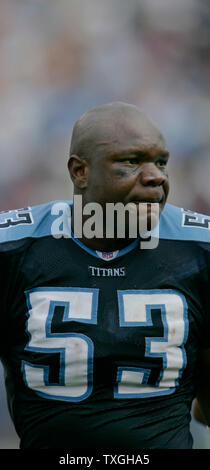 Tennessee Titans linebacker Keith Bulluck in Aktion gegen die Baltimore Ravens in der NFL Football Spiel am Sonntag, den 18. September 2005 im Kolosseum in Nashville, TN. Bulluck beendet mit einem Team - hohe sieben Geräte in Tennessee ist 25-10 gewinnen. (UPI Foto/Billy Suratt) Stockfoto