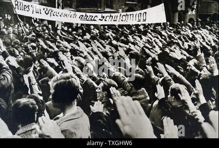 Fotoabzug des deutsch-österreichischen Demonstration gegen Kurt Schuschnigg (1897-1977) Bundeskanzler der Bundesrepublik Österreich bis der Anschluss. Vom 20. Jahrhundert Stockfoto