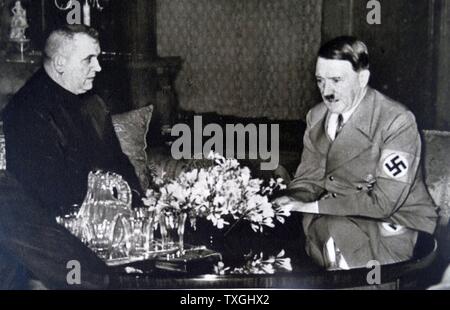 Photographic Drucken von Jozef Tiso (1887-1947), Slowakische römisch-katholischer Priester und ein führender Politiker der slowakischen Volkspartei, Treffen mit Adolf Hitler (1889-1945), deutscher Politiker, Führer der NSDAP, Bundeskanzler der Bundesrepublik Deutschland und Führer von Nazi-Deutschland. Vom 20. Jahrhundert. Stockfoto