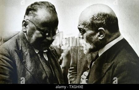 Maxim Litvinov (1876 - 1951) russischer Revolutionär und Diplomat, der französische Außenminister, Jean Louis Barthou (1862 - 1934). Stockfoto