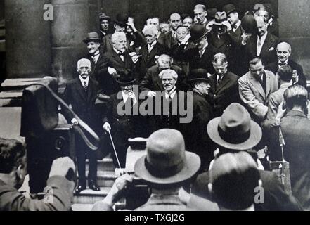 Die Delegierten die sieben Mächte-Konferenz treffen sich in London 1931, die internationale Wirtschaftskrise zu diskutieren. der Delegierte, darunter Mr Andrew Mellon, US Minister fuer dem Fiskus, Pierre Laval, Ramsay MacDonald, Henry Stimson, US-Außenministerin, Arthur Henderson, Aristide Briand, Jules Renkin, Heinrich Brunig, Dino Grandi, Stockfoto