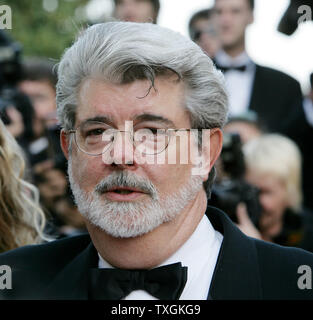 George Lucas an der Galavorstellung der neue Star Wars Film "Die Rache der Sith" auf der 58. Filmfestspielen von Cannes am 15. Mai 2005. (UPI Foto/Hugo Philpott) Stockfoto