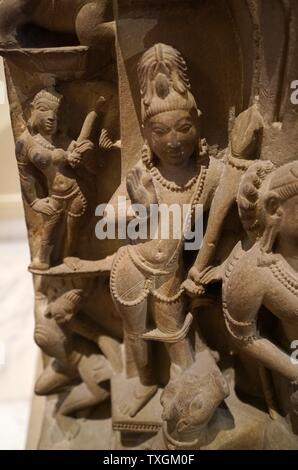 Skulptur Darstellung Harihara, Vishnu und Shiva kombiniert aus der Chandella-Dynastie. Vom 11. Jahrhundert Stockfoto