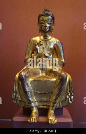 Sitzende Bodhisattva Maitreya. Maitreya erscheint auf der Erde in der Zukunft vollständige Erleuchtung erlangen, und der reinen Dharma Lehren. Vom 10. Jahrhundert Stockfoto