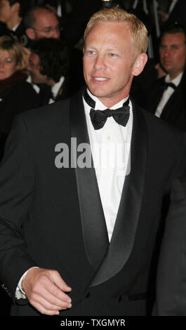 Schauspieler Ian Ziering kommt auf den roten Teppich für eine Vorführung des Films "X-Men 3: Der letzte Stand" auf der 59. jährlichen Filmfestival in Cannes Cannes, Frankreich am 22. Mai 2006. (UPI Foto/David Silpa) Stockfoto