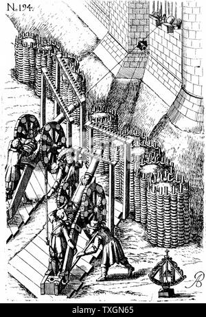 Belagern Kanone auf Ziel. Unten rechts ist ein Gunner Ebene. Erde gefüllten Gabionen etwas Schutz für Waffen und Männer geben. Von Agostino Ramelli 'Le diverse et artificiose machine', 1620. Erste Ausgabe 1588. Ramelli, militärische Ingenieur Henri III. von Frankreich. Stockfoto