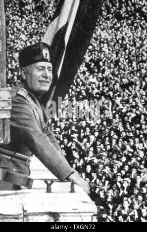 Benito Mussolini (1883-1945) "Il Duce", italienische Facist Diktator auf einer Kundgebung. Stockfoto