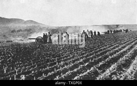 Russisch-japanische Krieg 1904-1905 russischen Artillerie in die Hirse Feld Stockfoto