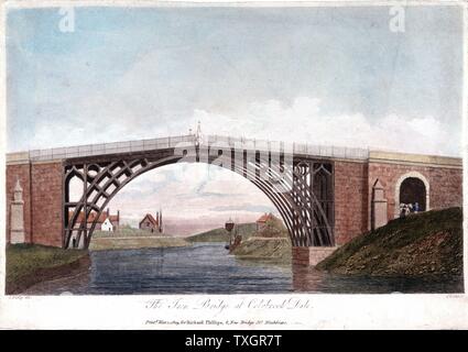 Abraham Darby III eiserne Brücke über den Severn in Ironbridge, Coalbrookdale, England. Erste eiserne Brücke in der Welt, zwischen 1776 und 1779 gebaut. Hand - farbige Gravur veröffentlicht 1809 Stockfoto