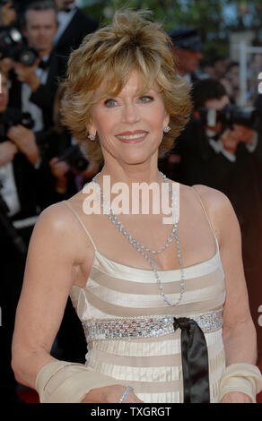 Jane Fonda kommt an der Palais des Festivals für die Schlussfeier des 60. Filmfestival in Cannes Cannes, Frankreich am 27. Mai 2007. (UPI Foto/Christine Kauen) Stockfoto