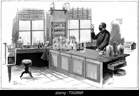 Robert Koch (1843-1910), deutscher Bakteriologe und Arzt in seinem Labor. 1890 Koch eingeführt Tuberkulin, dachte er ein Heilmittel gegen Tuberkulose. Heilende Energien enttäuschend und ihren Wert als Diagnosegerät übersehen. 1891 Gravur Stockfoto