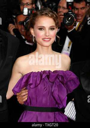 Schauspielerin und Jury Mitglied Natalie Portman kommt auf dem roten Teppich während der 61. jährlichen Filmfestival in Cannes Cannes, Frankreich am 14. Mai 2008. (UPI Foto/David Silpa) Stockfoto