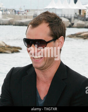 Schauspieler Jude Law kommt an einem Fotoshooting für den Film "der Tag nach Frieden" während der 61. jährlichen Filmfestival in Cannes Cannes, Frankreich am 19. Mai 2008. (UPI Foto/David Silpa) Stockfoto