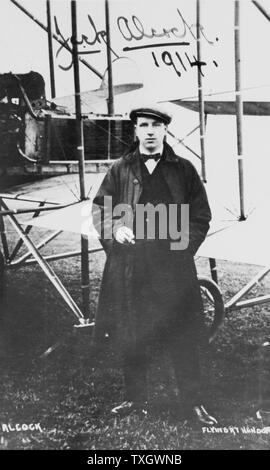 John William Alcock (1892-1919) britische Piloten,, mit Arthur Whitten Brown (1886-1948), Erste war Atlantic nicht zu fliegen, 14. Juni 1919 1914 Foto von Alcock in Hendon signiert und datiert Stockfoto