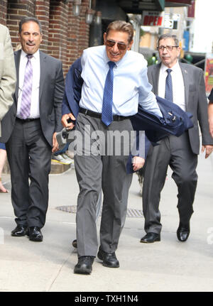 NEW YORK, NY 24. Juni: Joe Namath am Ende der Show mit Stephen Colbert in New York City am 24. Juni 2019. Credit: RW/MediaPunch Stockfoto