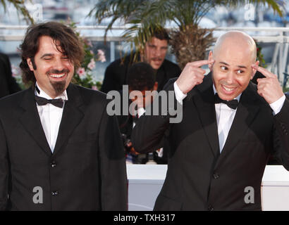 Regisseure Louis Sutherland (L) und Mark Albiston kommen an der award Fotoshooting nach dem Gewinn der besondere Erwähnung Award für ihren Film "Die sechs Dollar fünfzig Mann" nach der Abschlussfeier der 62. jährlichen Filmfestival in Cannes Cannes, Frankreich am 24. Mai 2009. (UPI Foto/David Silpa) Stockfoto