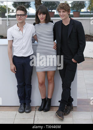 Xavier Dolan (L), Monia Chokri (C) und Niels Schneider kommen an einem Fotoshooting für den Film "Les Amours Imaginaires" auf der 63. jährlichen Cannes International Film Festival in Cannes, Frankreich am 15. Mai 2010. UPI/David Silpa Stockfoto