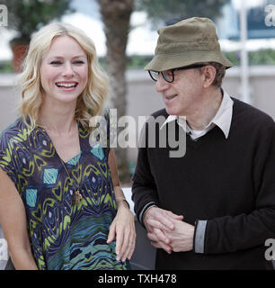 Naomi Watts und Woody Allen kommen an einem Fotoshooting für den Film "Sie werden einen hohen dunklen Fremden begegnen" auf der 63. jährlichen Cannes International Film Festival in Cannes, Frankreich am 15. Mai 2010. UPI/David Silpa Stockfoto