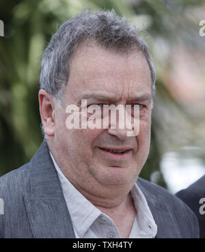 Stephen Frears kommt an einem Fotoshooting für den Film "Tamara Drewe" auf der 63. jährlichen Cannes International Film Festival in Cannes, Frankreich am 18. Mai 2010. UPI/David Silpa Stockfoto