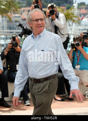 Ken Loach kommt an einem Fotoshooting für den Film 'Route Irish' auf der 63. jährlichen Cannes International Film Festival in Cannes, Frankreich am 21. Mai 2010. UPI/David Silpa Stockfoto