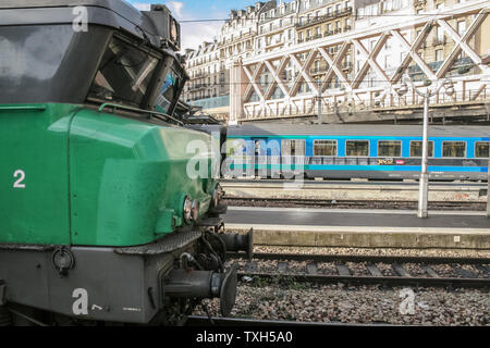 PARIS, Frankreich, 11. AUGUST 2006: Personenzug Corail intercites Fertig zum Abflug in Paris Gare de l'Est train station, vom SNCF-Unternehmen Stockfoto