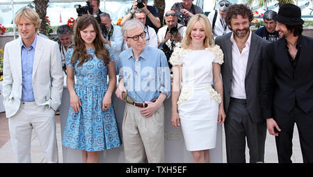 (Von L nach R) Owen Wilson, Lea Seydoux, Woody Allen, Rachel McAdams, Michael Sheen und Adrien Brody kommen an einem Fotoshooting für den Film "Midnight in Paris" auf der 64. jährlichen Cannes International Film Festival in Cannes, Frankreich am 11. Mai 2011. UPI/David Silpa Stockfoto