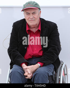 Bernardo Bertolucci kommt an Photocall während der 64. jährliche Internationale Filmfestspiele von Cannes in Cannes, Frankreich am 11. Mai 2011. Bertolucci erhält Ehrendoktorwürde Palme dÕor für sein Lebenswerk. UPI/David Silpa Stockfoto