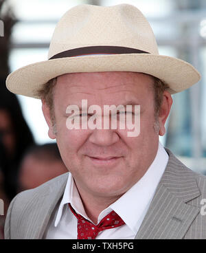 John C. Reilly kommt an einem Fotoshooting für den Film "Wir müssen über Kevin reden" auf der 64. jährlichen Cannes International Film Festival in Cannes, Frankreich am 12. Mai 2011. UPI/David Silpa Stockfoto