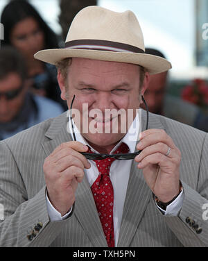 John C. Reilly kommt an einem Fotoshooting für den Film "Wir müssen über Kevin reden" auf der 64. jährlichen Cannes International Film Festival in Cannes, Frankreich am 12. Mai 2011. UPI/David Silpa Stockfoto