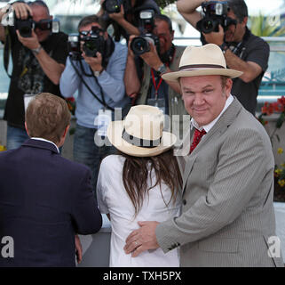 John C. Reilly kommt an einem Fotoshooting für den Film "Wir müssen über Kevin reden" auf der 64. jährlichen Cannes International Film Festival in Cannes, Frankreich am 12. Mai 2011. UPI/David Silpa Stockfoto
