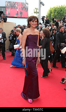 Ines de la Fressange kommt auf dem Roten Teppich vor dem Screening der film Sleeping Beauty" während der 64. jährliche Internationale Filmfestspiele von Cannes in Cannes, Frankreich am 12. Mai 2011. UPI/David Silpa Stockfoto