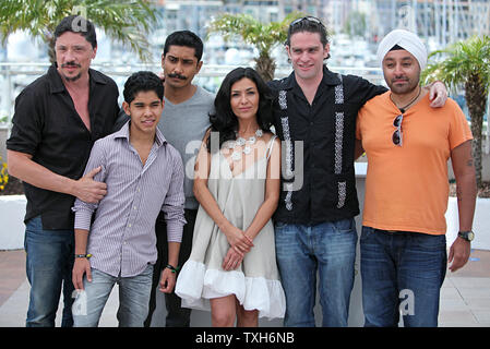 (Von L nach R) Carlos Bardem, Kristian Ferrer, Tenoch Huerta, Dolores Heredia, Leopoldo Gicht und Vikram Chatwal kommen an einem Fotoshooting für den Film 'Dias de Gracia (Tage der Gnade) während der 64. jährliche Internationale Filmfestspiele von Cannes in Cannes, Frankreich am 17. Mai 2011. UPI/David Silpa Stockfoto