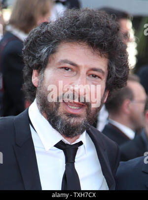 Radu Mihaileanu kommt auf dem roten Teppich vor der Vorführung des Films "La Source des Femmes (die Quelle) während der 64. jährliche Internationale Filmfestspiele von Cannes in Cannes, Frankreich am 21. Mai 2011. UPI/David Silpa Stockfoto