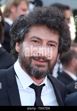 Radu Mihaileanu kommt auf dem roten Teppich vor der Vorführung des Films "La Source des Femmes (die Quelle) während der 64. jährliche Internationale Filmfestspiele von Cannes in Cannes, Frankreich am 21. Mai 2011. UPI/David Silpa Stockfoto