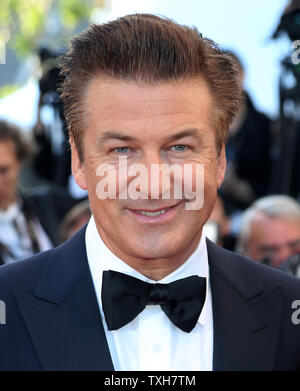 Alec Baldwin kommt auf dem roten Teppich vor der Vorführung des Films 'Moonrise Königreich" während der Eröffnungsabend der 65. jährliche Internationale Filmfestspiele von Cannes in Cannes, Frankreich am 16. Mai 2012. UPI/David Silpa Stockfoto