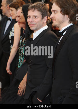 Mathieu Amalric und das Team aus dem Film 'Jimmy S. Psychotherapie der Plains Indianer" Anreise auf dem roten Teppich vor der Vorführung des Films, während die 66. jährliche Internationale Filmfestspiele von Cannes in Cannes, Frankreich am 18. Mai 2013. UPI/David Silpa Stockfoto