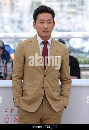 Ha Jung-Woo kommt an einem Fotoshooting für den Film 'Mademoiselle (Agassi, der Dienerin) während der 69. Internationalen Filmfestspiele von Cannes in Cannes, Frankreich am 14. Mai 2016. Foto von David Silpa/UPI Stockfoto