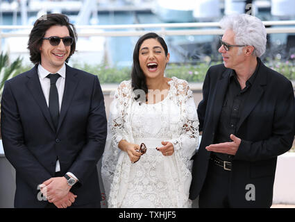 Adam Treiber (L), Golshifteh Farahani (C) und Jim Jarmusch kommen an einem Fotoshooting für den Film 'Paterson" während der 69. Internationalen Filmfestspiele von Cannes in Cannes, Frankreich am 16. Mai 2016. Foto von David Silpa/UPI Stockfoto