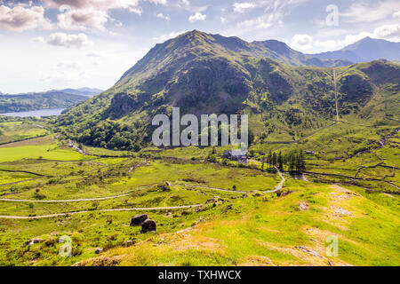 Der Cwm Dyli Hydro Electric power station in der Nant Gwynant Tal, Snowdonia National Park, Gwynedd, Wales, Großbritannien Stockfoto