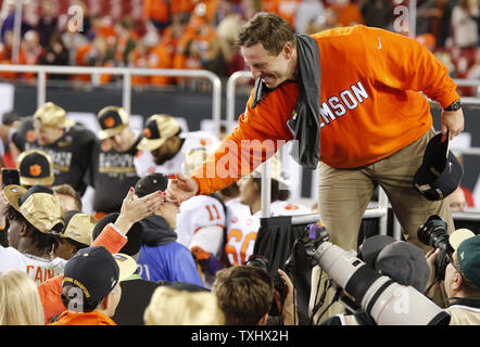 Head Coach Dabo Swinney der Clemson Tiger feiert nach dem Sieg über die Alabama Crimson Tide am College Football Endspiel Nationalen 2017 Meisterschaft in Tampa Florida am 9. Januar 2017. Die Clemson Tiger besiegten die Alabama Crimson Tide 35-31. Foto von Mark Wallheiser/UPI Stockfoto