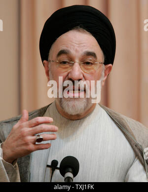 Mohammed Khatami, der ehemalige Präsident des Iran, spricht an der Bait ul Ilm Islamische Zentrum in Streamwood, Illinois am 2. September 2006. Khatami, der Präsident des Iran war von 1997 bis 2005 das höchste Iranische zu den USA außerhalb von New York reisen seit der Iranischen Revolution 1979. (UPI Foto/Brian Kersey) Stockfoto