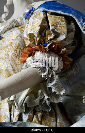 Ärmeln Papier Kostüm von Isabelle de Borchgrave Stockfoto